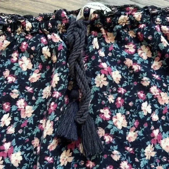 🌸3/$30🌸AMERICAN Eagle Outfitters | Floral Off  The Shoulder Top - Picture 5 of 9